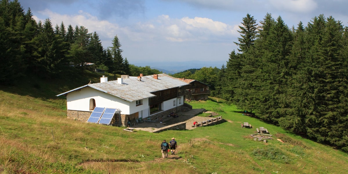 This remote home proves how solar-powered generators are revolutionizing off-grid living—Expert Electric brings clean energy to even the most distant places.